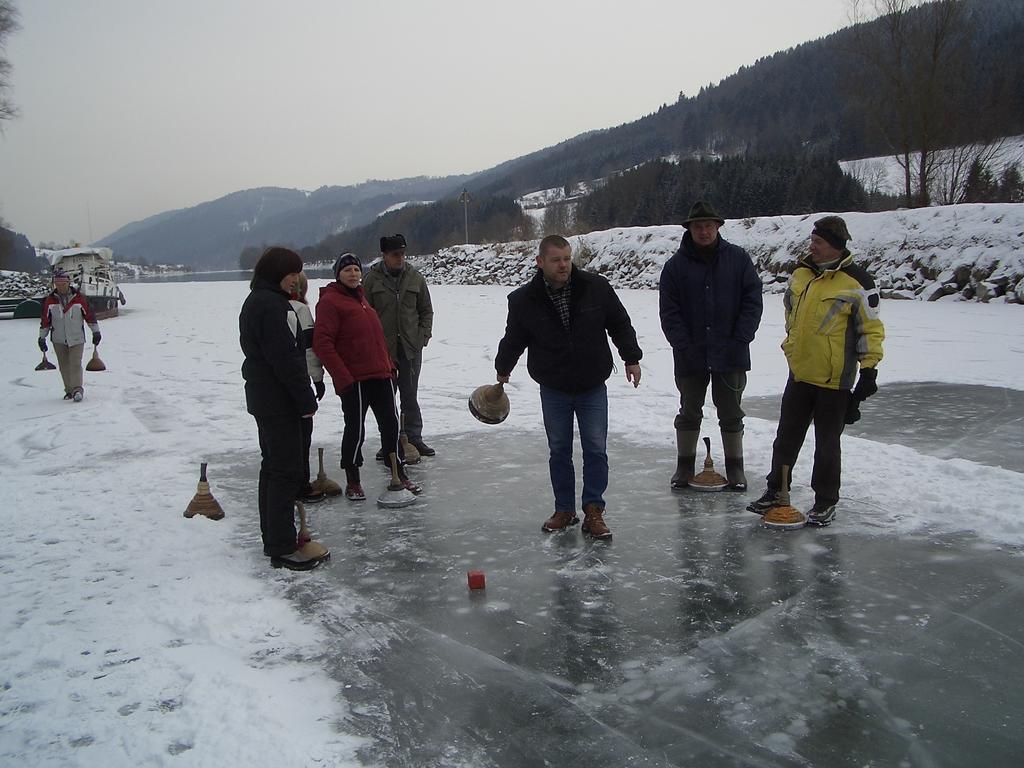 Gasthof-Pension Luger Wesenufer ภายนอก รูปภาพ