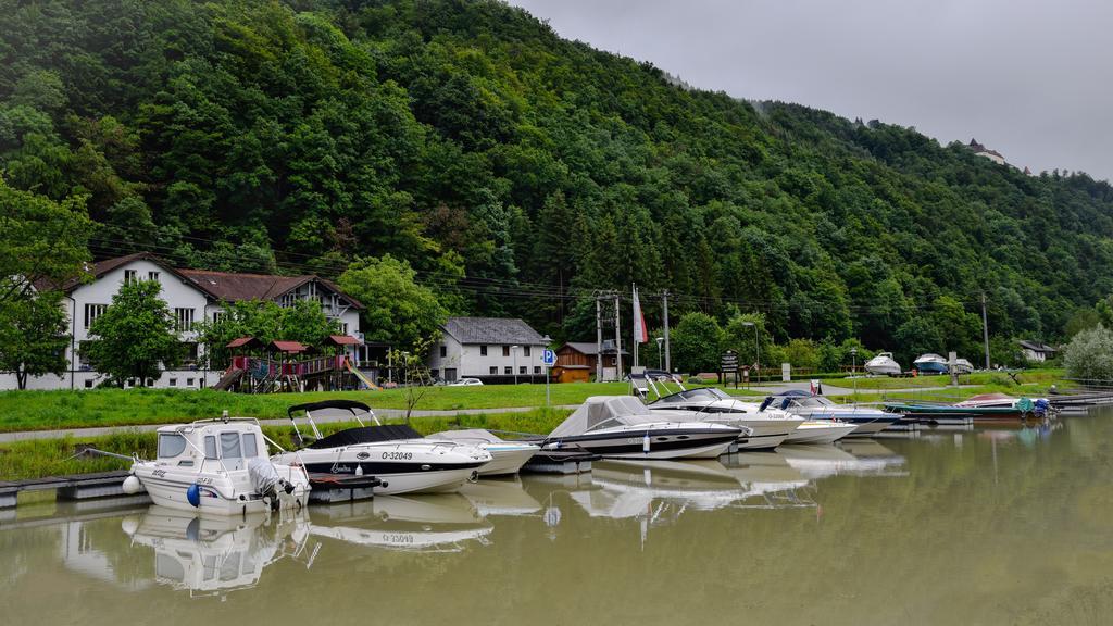 Gasthof-Pension Luger Wesenufer ภายนอก รูปภาพ