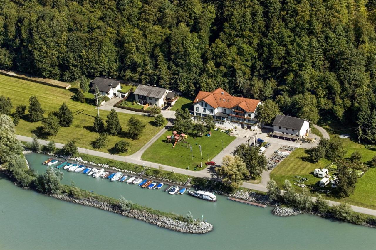 Gasthof-Pension Luger Wesenufer ภายนอก รูปภาพ